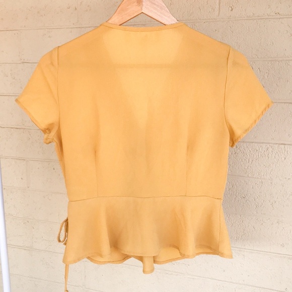 HIATUS BUTTON CROSSED FLOWY TOP - Picture 2 of 8